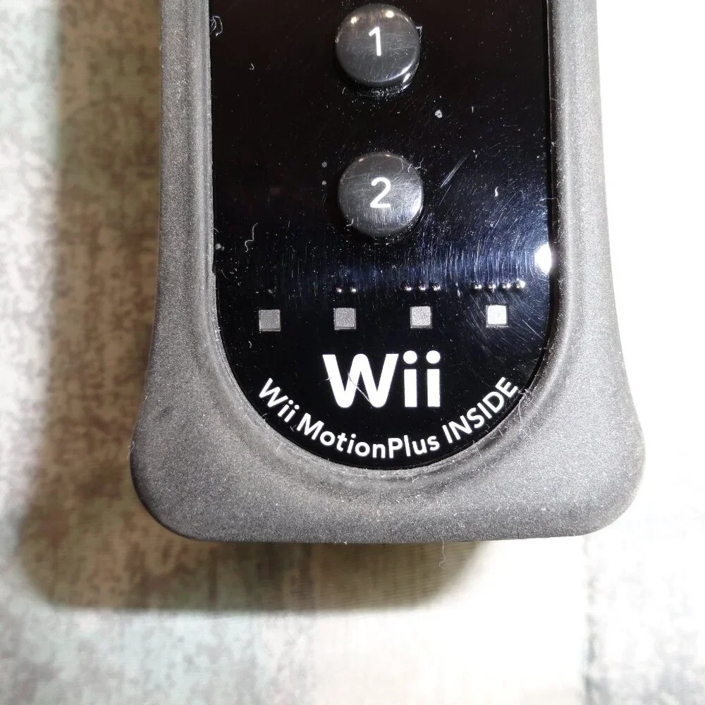 Nintendo Wii [RVL-101] BLACK Console Bundle, Motion Plus Controller
